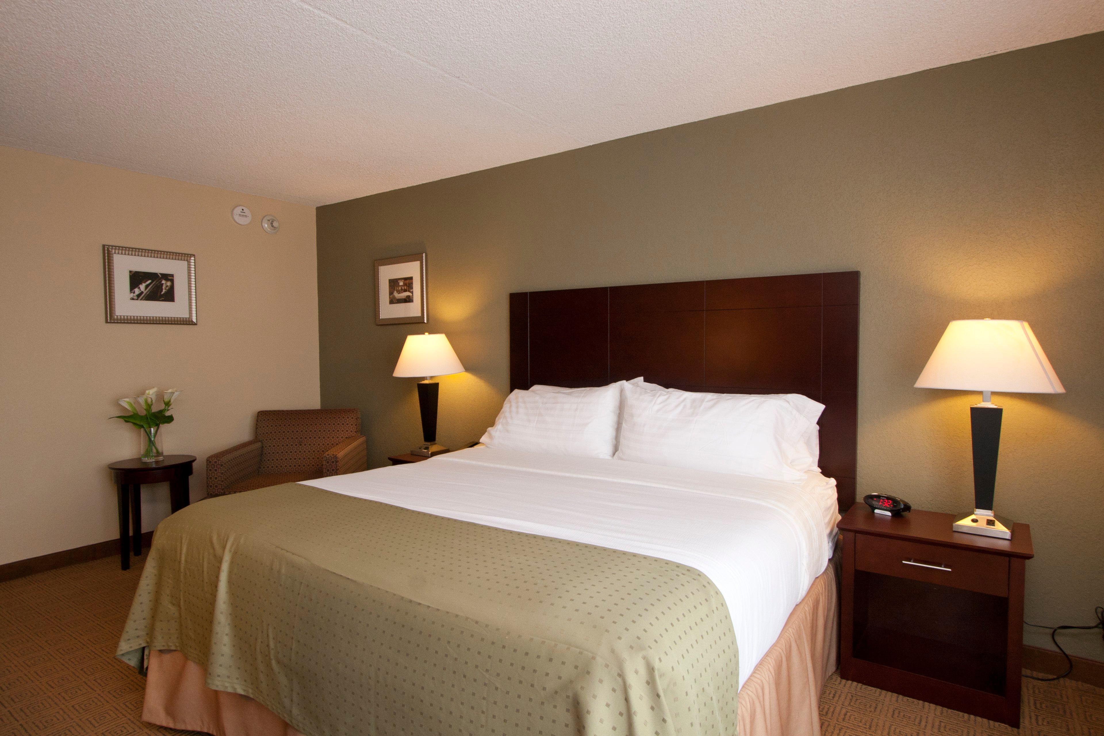 Holiday Inn South Plainfield-Piscataway By Ihg Exterior photo