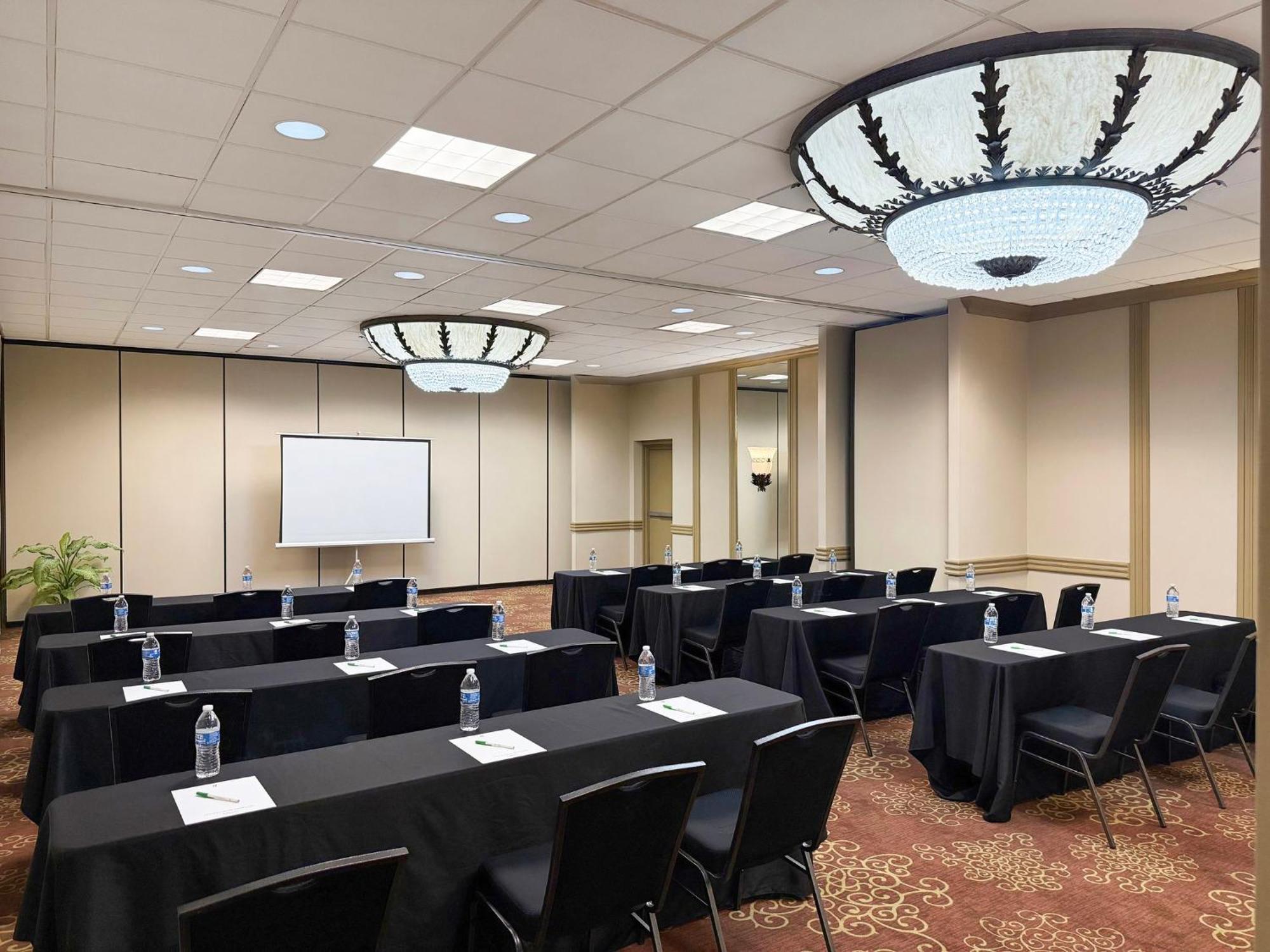 Holiday Inn South Plainfield-Piscataway By Ihg Exterior photo