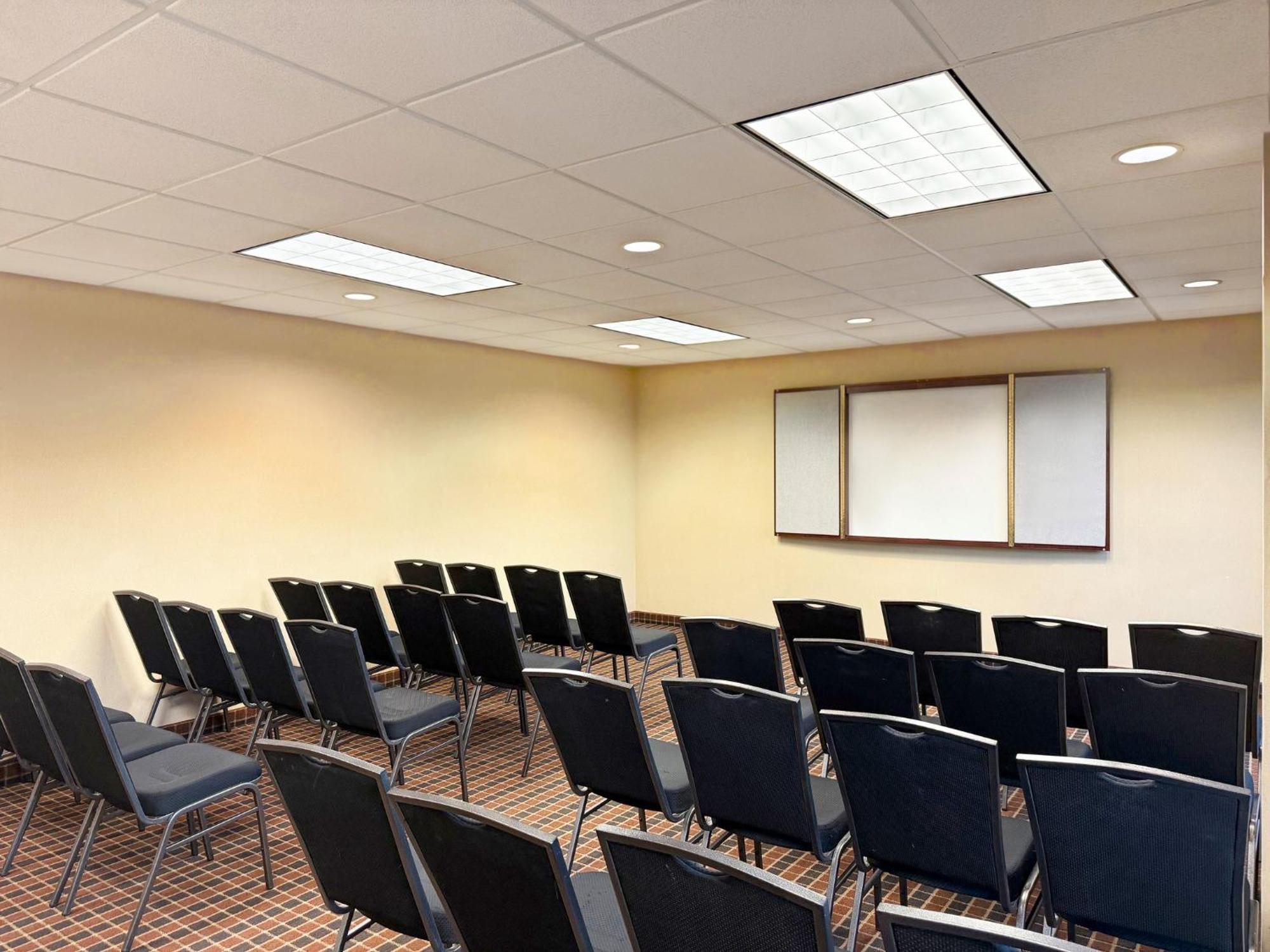 Holiday Inn South Plainfield-Piscataway By Ihg Exterior photo