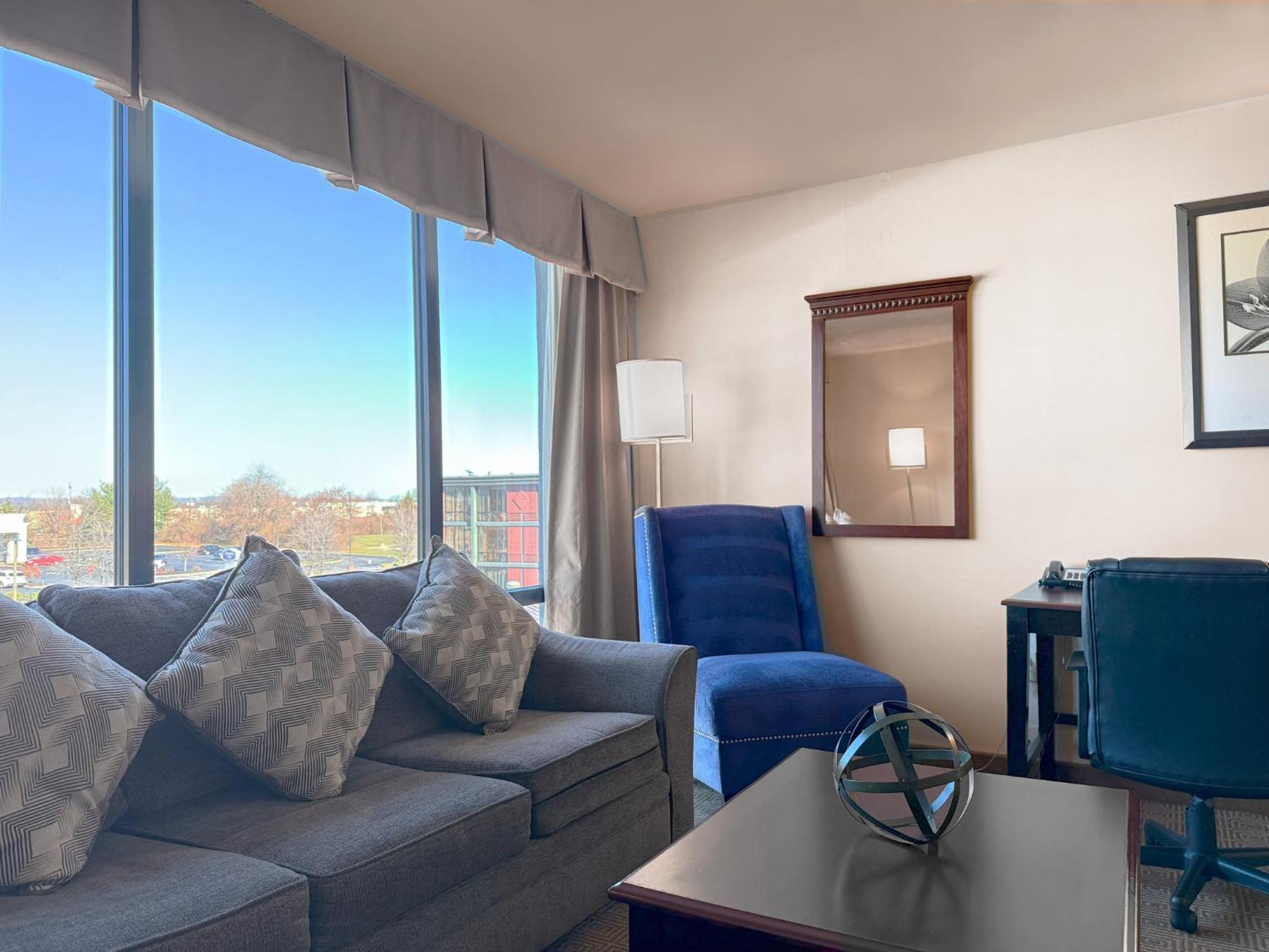 Holiday Inn South Plainfield-Piscataway By Ihg Exterior photo