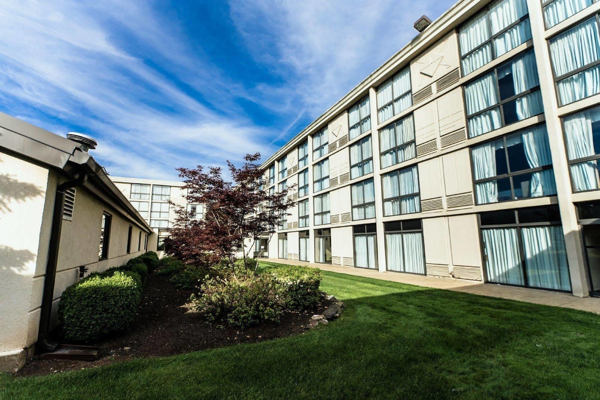 Holiday Inn South Plainfield-Piscataway By Ihg Exterior photo